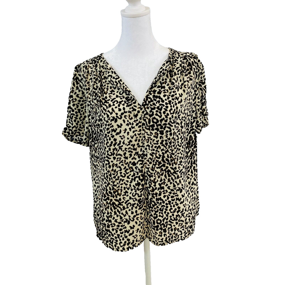 19 Cooper Women Animal Print Short Sleeve Top Size Medium V-neck